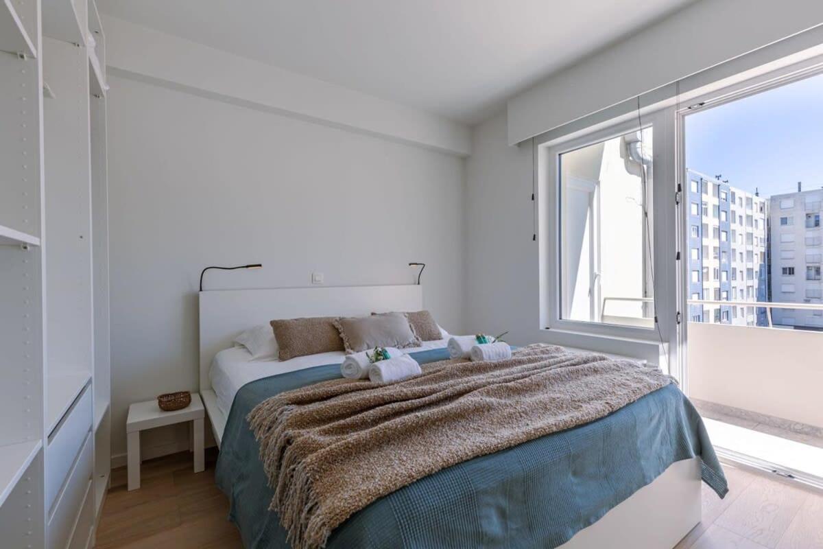 Huswell - Lovely With Lateral Sea View And Parking Appartement Oostende